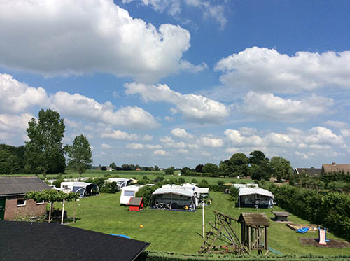 Het ruime campingveld van Het Hoegen